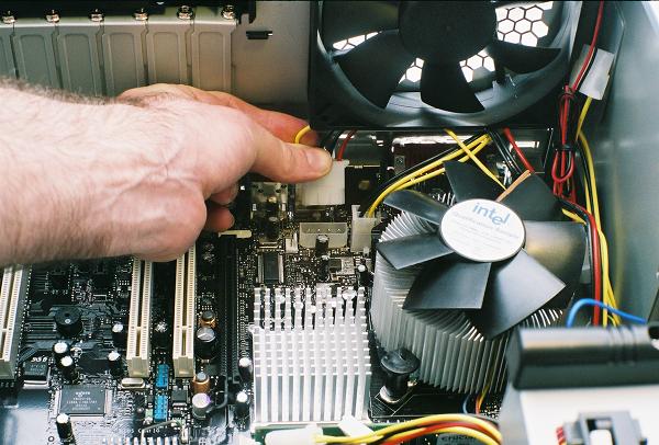 hook up fan to motherboard