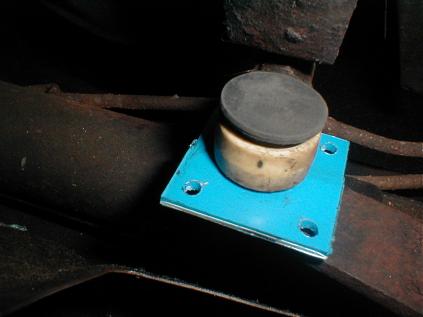 The slotted plate installed on the linkage ball shaft