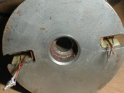 Hold-in winding soldered to ground (broken)