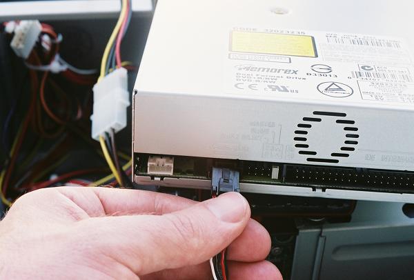 how to install a dvd drive in a pc